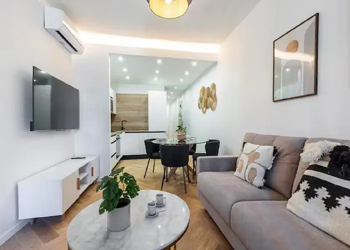 Carre Dor Design Confort And Centralite * Nice
